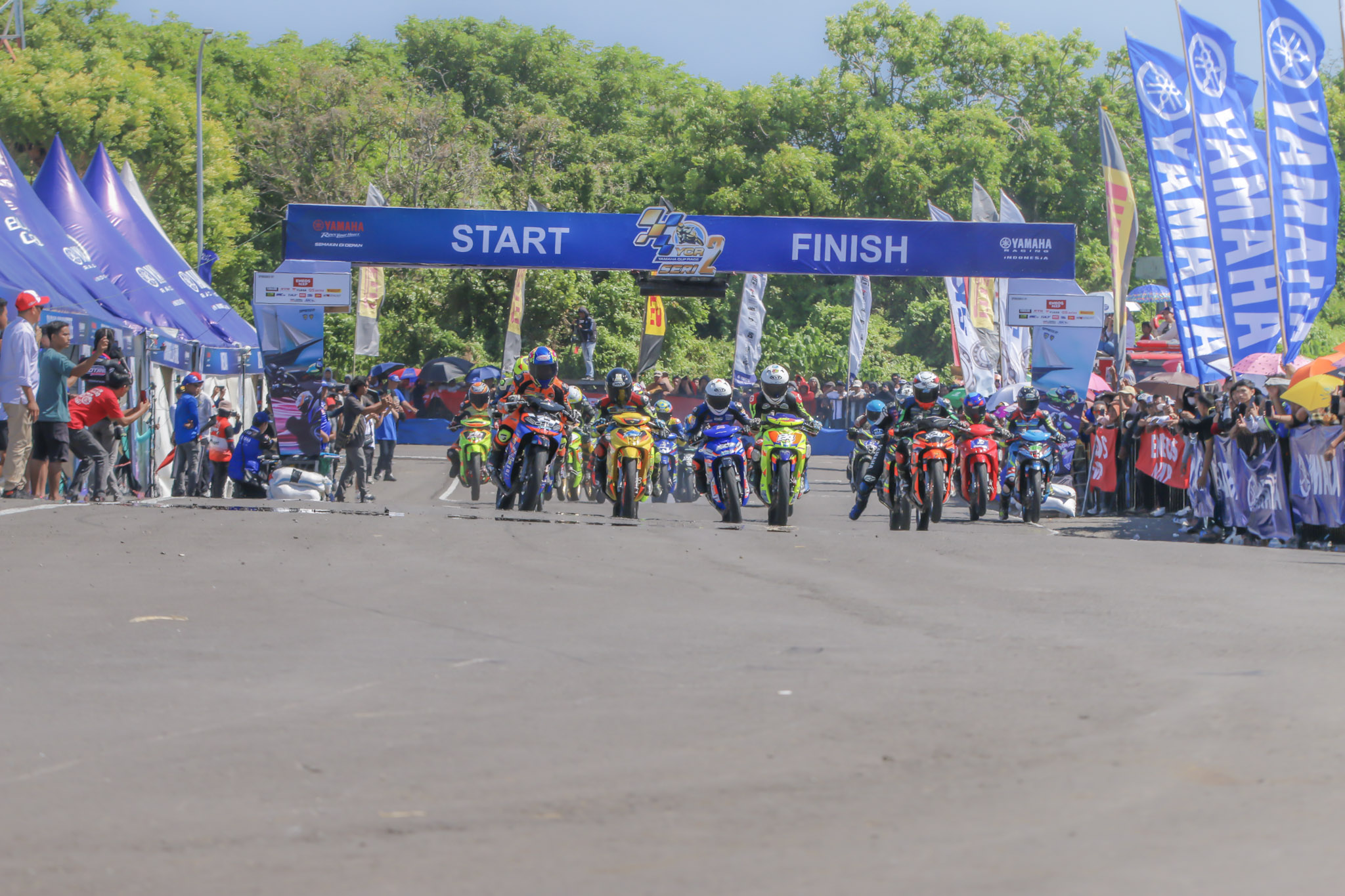 Perdana Digelar di Titik Nol Tanjung Bira, Ribuan Masyarakat Sulsel Nikmati Event Akbar Yamaha Cup Race.
