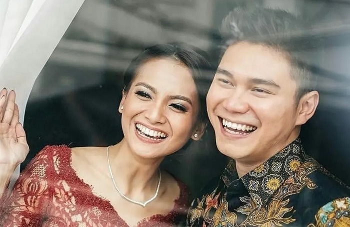 BERCERAI: Foto kemesraan Acha Septriasa dan Vicky Kharisma. Ini keduanya resmi bercerai.
