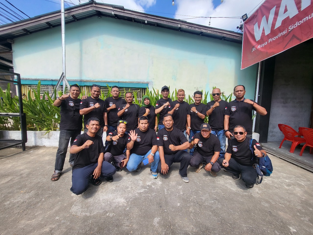 Gabungan Media Melawi mengabadikan dengan foto bersama.
