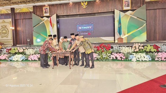 MTQ: Bupati Kayong Utara, Romi Wijaya pada kegiatan Ekspose Launching Logo dan Maskot MTQ XXXIII Tingkat Provinsi Kalimantan Barat Tahun 2025, yang digelar di Aula Pendopo Gubernur Kalbar, Pontianak,