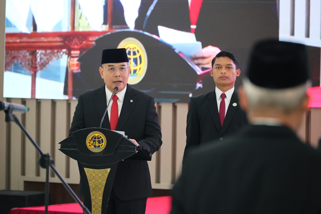 Ossy Dermawan melantik sejumlah Pejabat Administrator dan Pengawas, di Aula Prona, Jakarta, Kamis (07/08/2025).