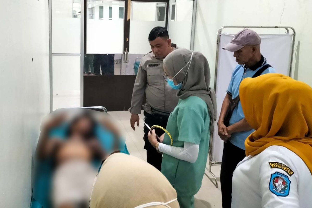 Korban insiden tumpahan air panas Seteven Hamzah Syahputra (20) dibawa ke Rumah Sakit Tuan Besar Syarif Idrus di Rasau Jaya, Kubu Raya.