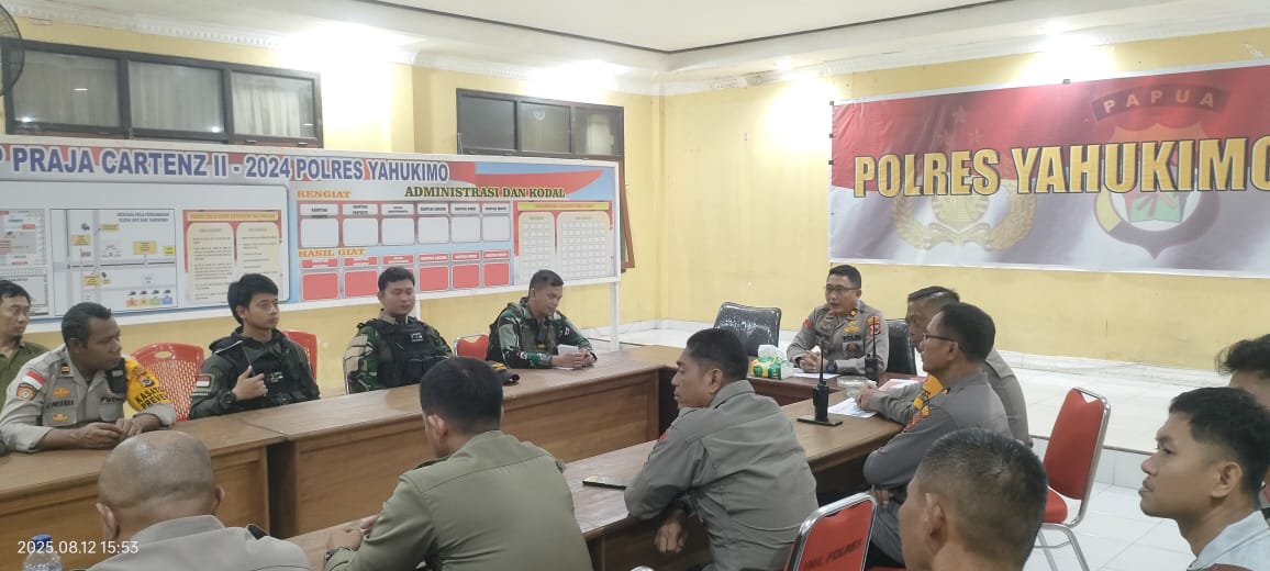 Aparat gabungan TNI-Polri Yahukimo menggelar rapat koordinasi di Polres Yahukimo untuk mematangkan strategi pengamanan HUT RI ke-80.