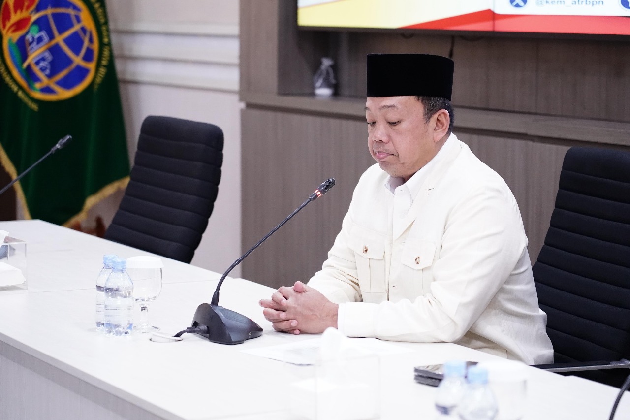 Nusron Wahid, menyampaikan permintaan maaf kepada masyarakat atas kesalahpahaman yang timbul terkait isu kepemilikan tanah oleh negara.