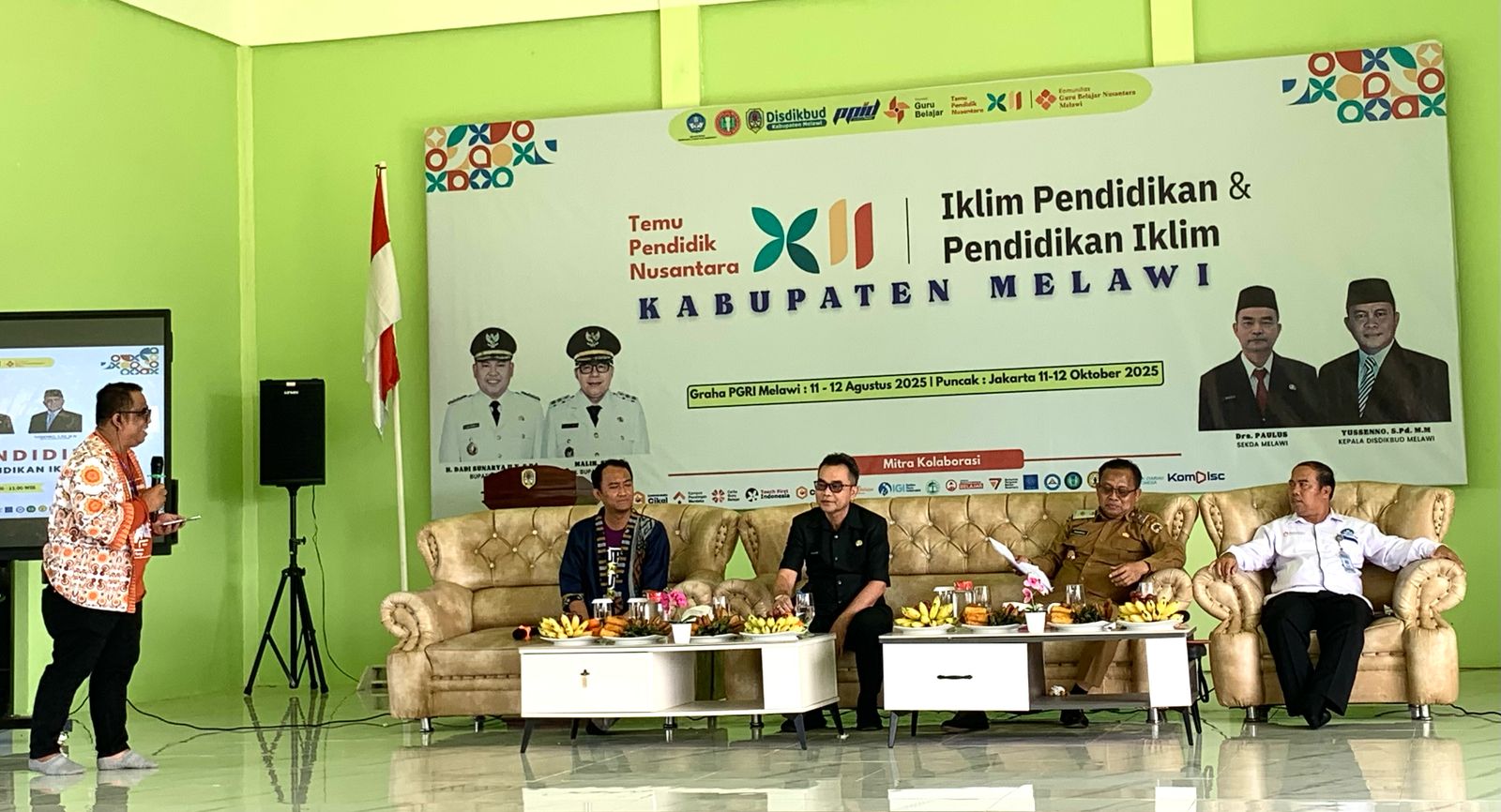 DISKUSI: Suasana diskusi TPN XII di Graha PGRI Melawi, yang mempertemukan pendidik dan pegiat lingkungan dari berbagai daerah untuk mendorong pendidikan ramah lingkungan.
