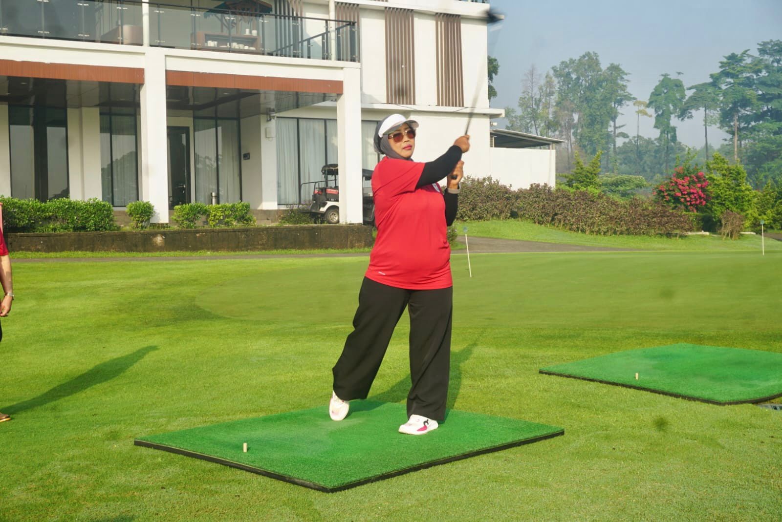 GOLF: Bupati Erlina membuka pelaksanaan Aspeksindo Golf Tournament 2025 di Suvarna Golf Club.