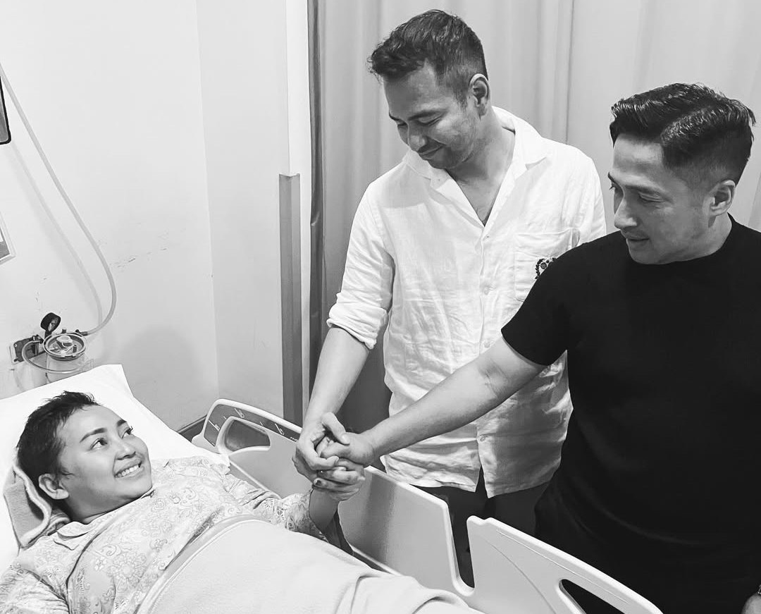 Raffi Ahmad mengabarkan meninggalnya Nina Carolina atau biasa dikenal dengan Mbok Alpa di instagramnya.