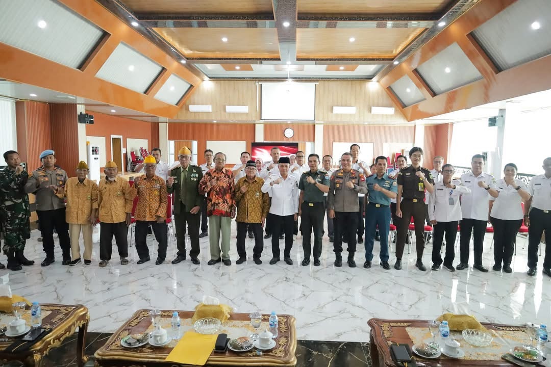 VETERAN : Delapan veteran di Ketapang mengikuti Hari Veteran Nasional di Kantor Bupati Ketapang, Rabu (13/8).