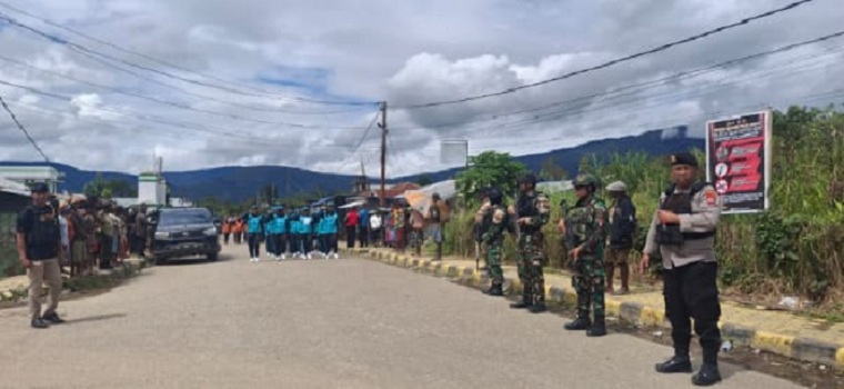Pengamanan ketat mewarnai lomba gerak jalan HUT ke-80 RI di Dogiyai, Papua Tengah, bersama TNI-Polri dan Kopasgat.
