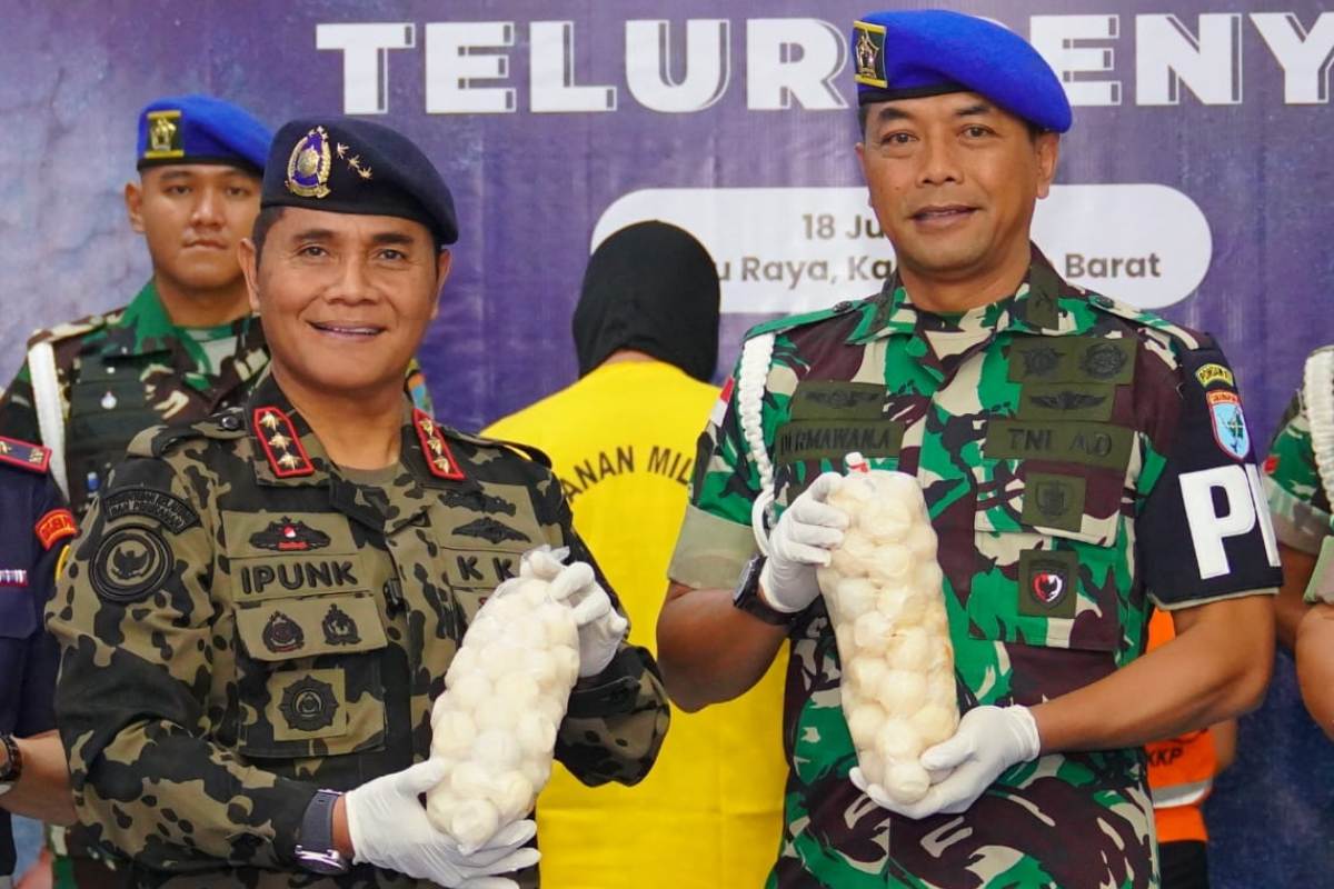 Ditjen PSDKP Kementerian Kelautan dan Perikanan (KKP) saat menggelar konferensi pers terkait pengungkapan kasus penyelundupan 5.400 telur penyu di Stasiun PSDKP Pontianak, beberapa waktu lalu.