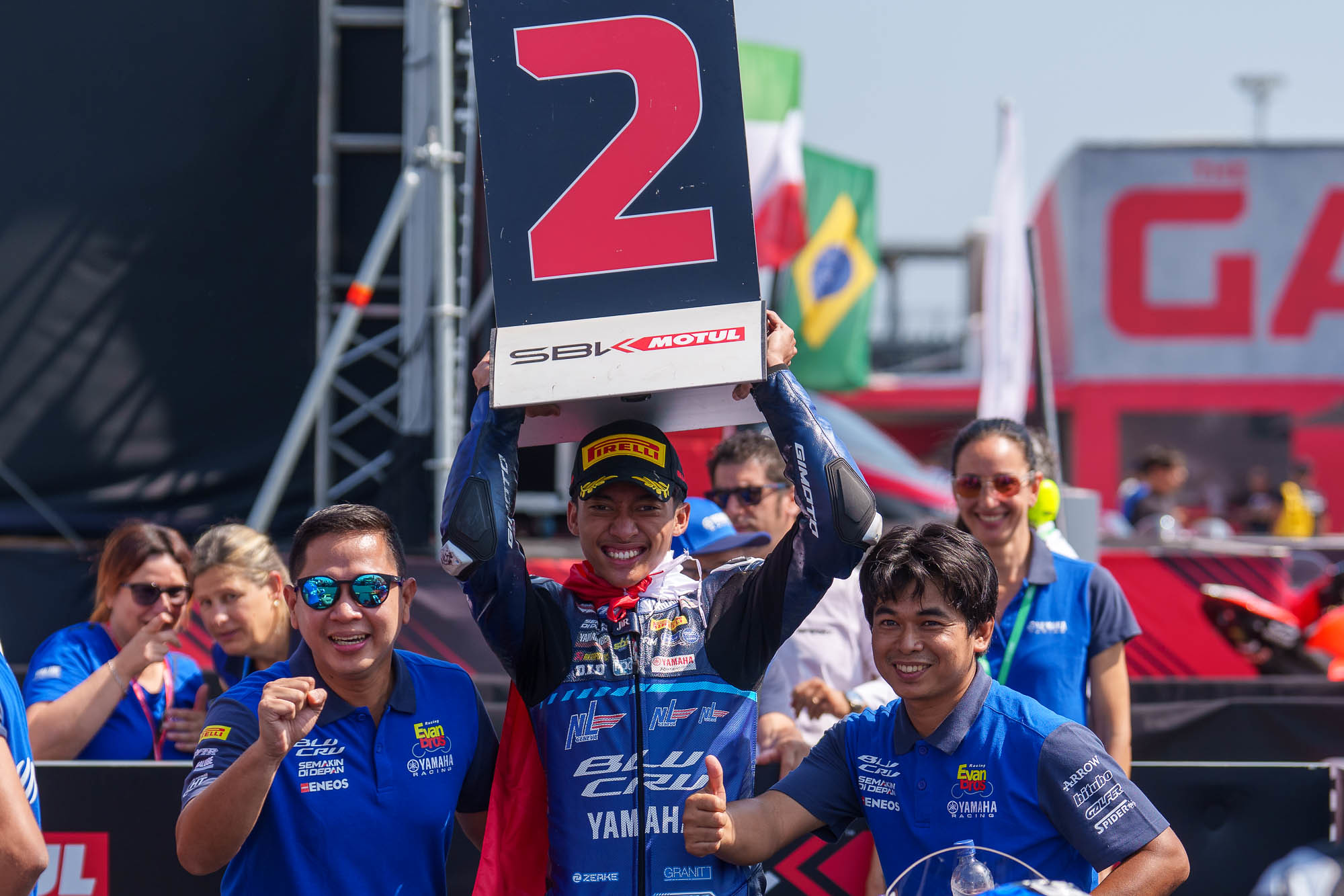 Arai Agaska podium 2 race 1 seri 2 FIM R3 BLU CRU World Cup di Misano Italia
