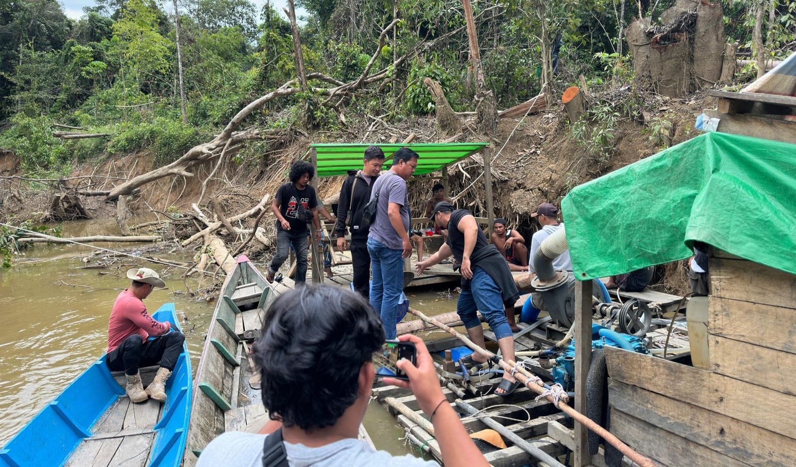 PETI: Barang bukti alat tambang emas ilegal yang diamankan Satreskrim Polres Kapuas Hulu dari Sungai Seberuang, Jumat (15/8).