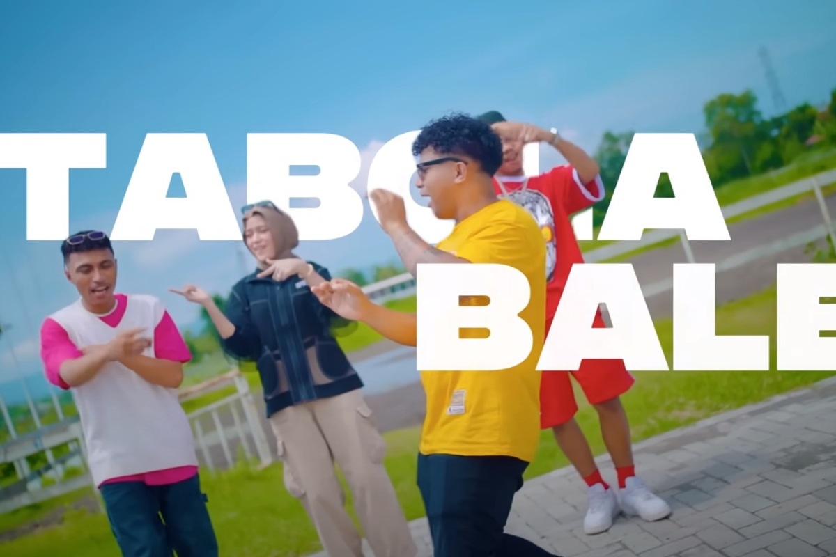 Cuplikan video klip lagu Tabola Bale.