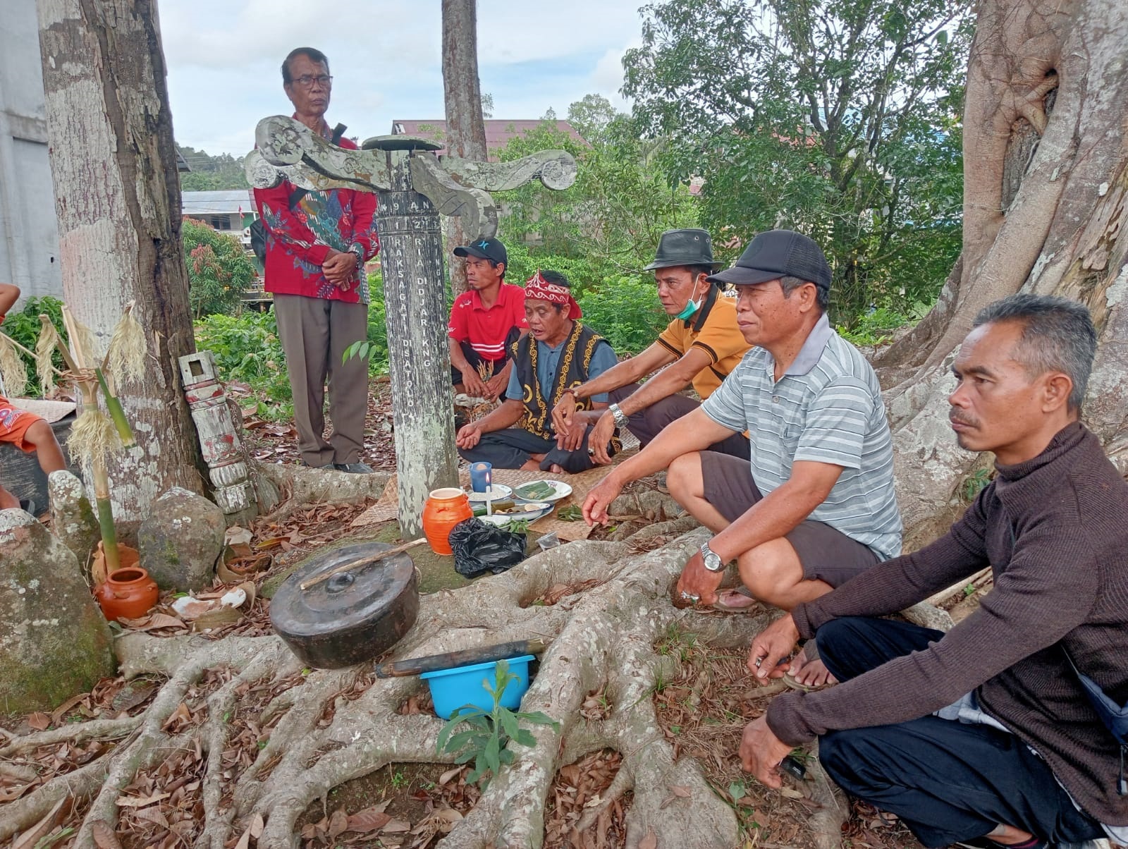 RITUAL : Masyarakat Menyuke saat menggelar ritual adat atau Baremah di Panyugu Sembilan (9) Ansenkg Landak di Desa Darit Kecamatan Menyuke Kabupaten Landak.