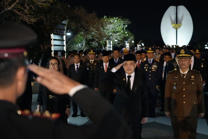 HUT RI: Gubernur Kalimantan Barat Ria Norsan bertindak sebagai inspektur upacara saat Apel Kehormatan dan Renungan Suci di Taman Makam Pahlawan (TMP) Dharma Patria Jaya Adisucipto, Kubu Raya,  (17/8).