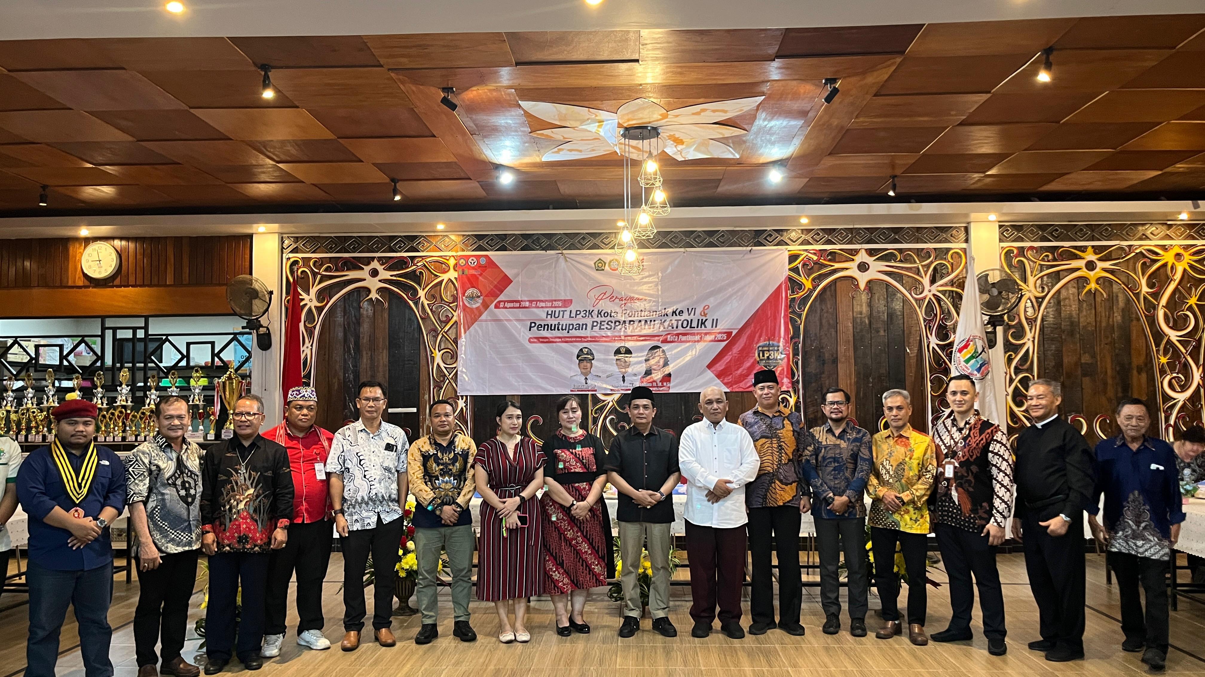 Pesparani Katolik ke-2 Kota Pontianak resmi ditutup. Ajang ini bukan hanya lomba seni rohani, tapi juga perwujudan persaudaraan, kerukunan, dan toleransi di tengah keberagaman.