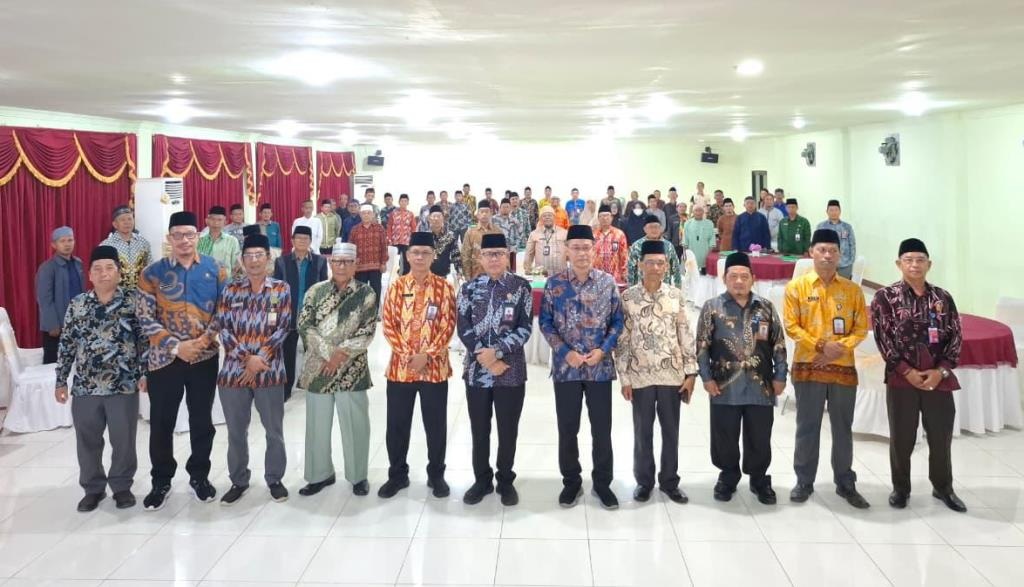 PESERTA: Foto bersama peserta kegiatan revitalisasi BKM Kemenag Mempawah.