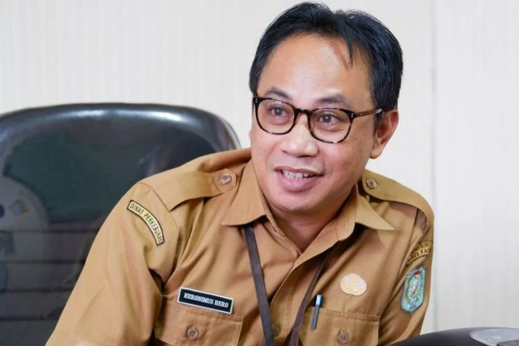 Kepala Disbunnak Kalbar, Heronimus Hero.
