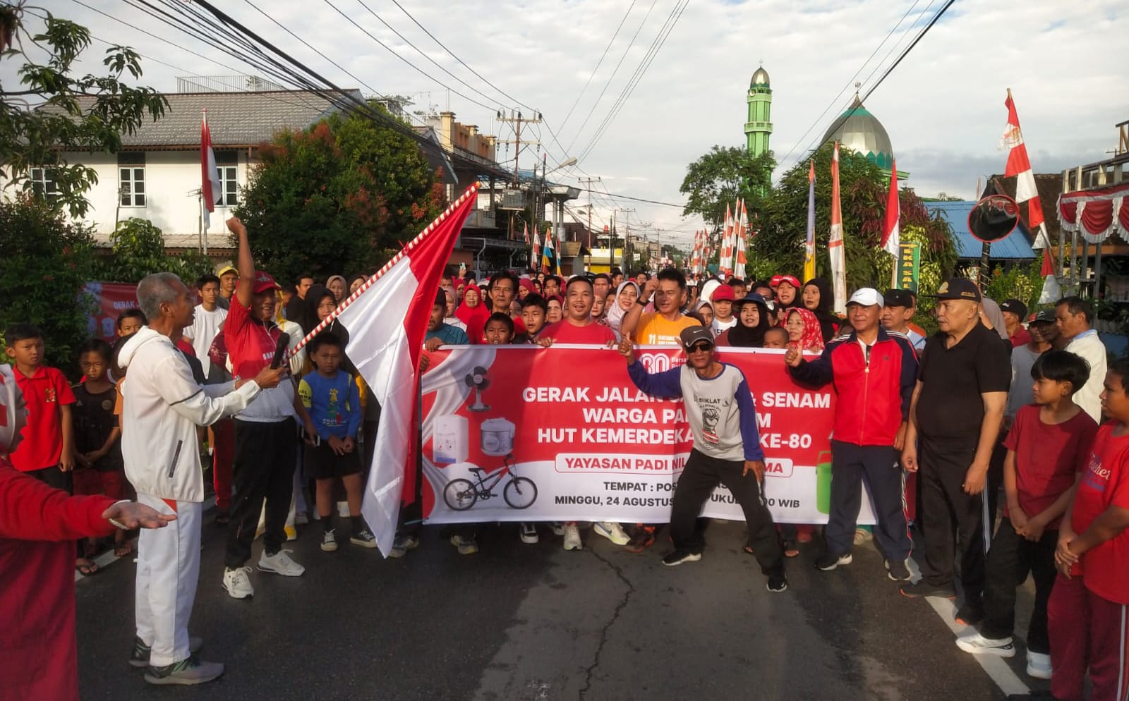 Warga Padi Nilam antusias ikuti kegiatan jalan sehat