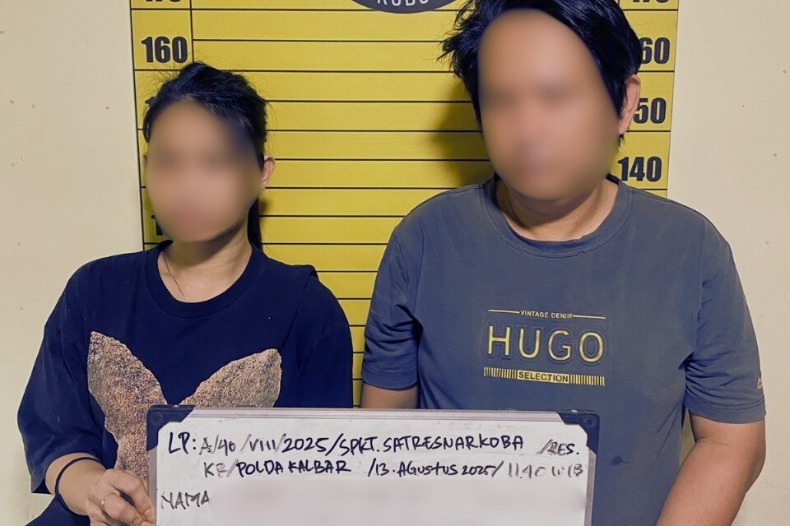 TERSANGKA: Sepasang kekasih SI (38) dan AN (34) ditangkap Tim Labubu Satres Narkoba Polres Kubu Raya atas aksinya menyelundupkan sabu.