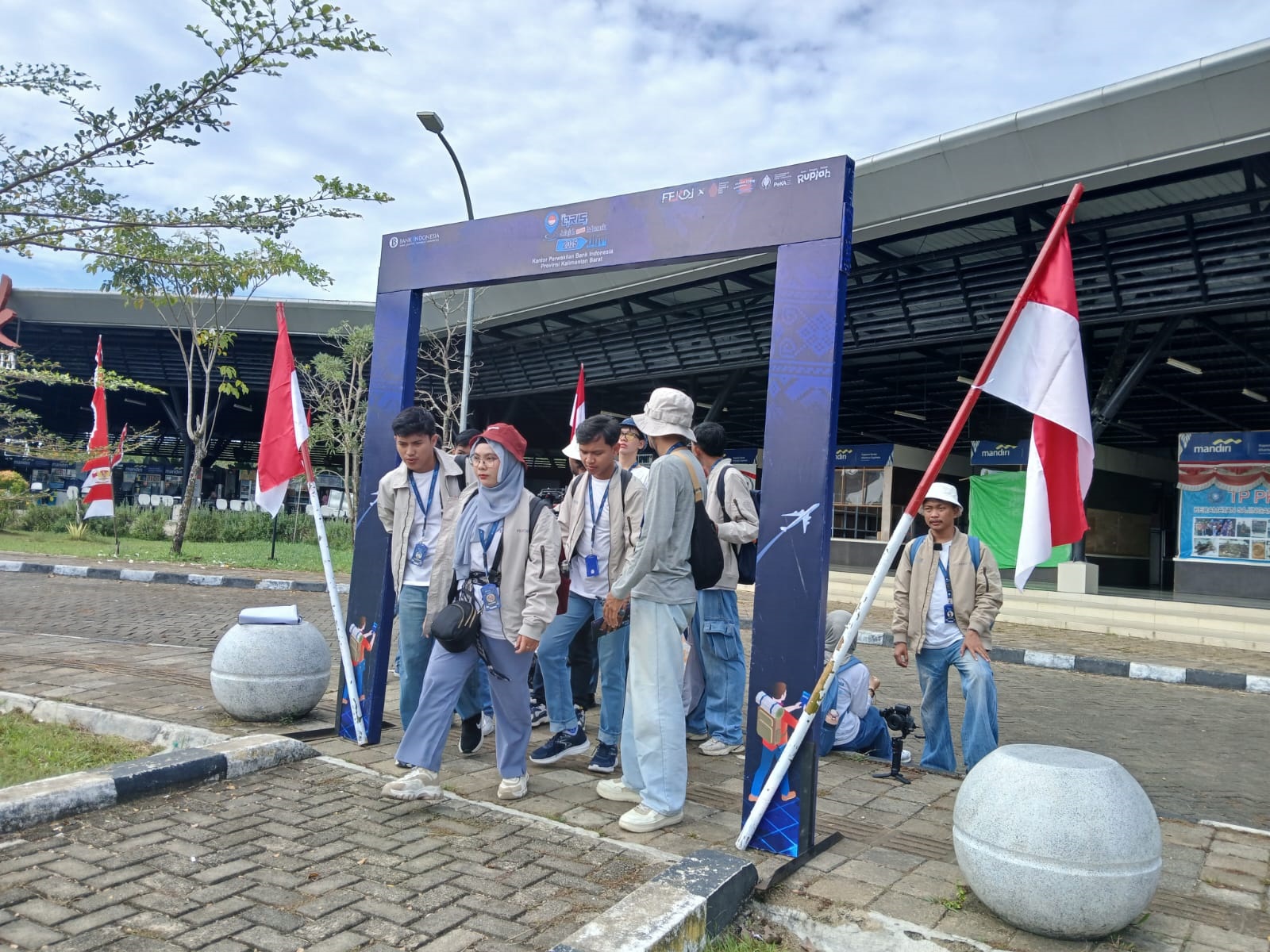 MISI TERAKHIR: Para peserta sedang bersiap menjalankan misi terakhir di PLBN Aruk, Sambas.