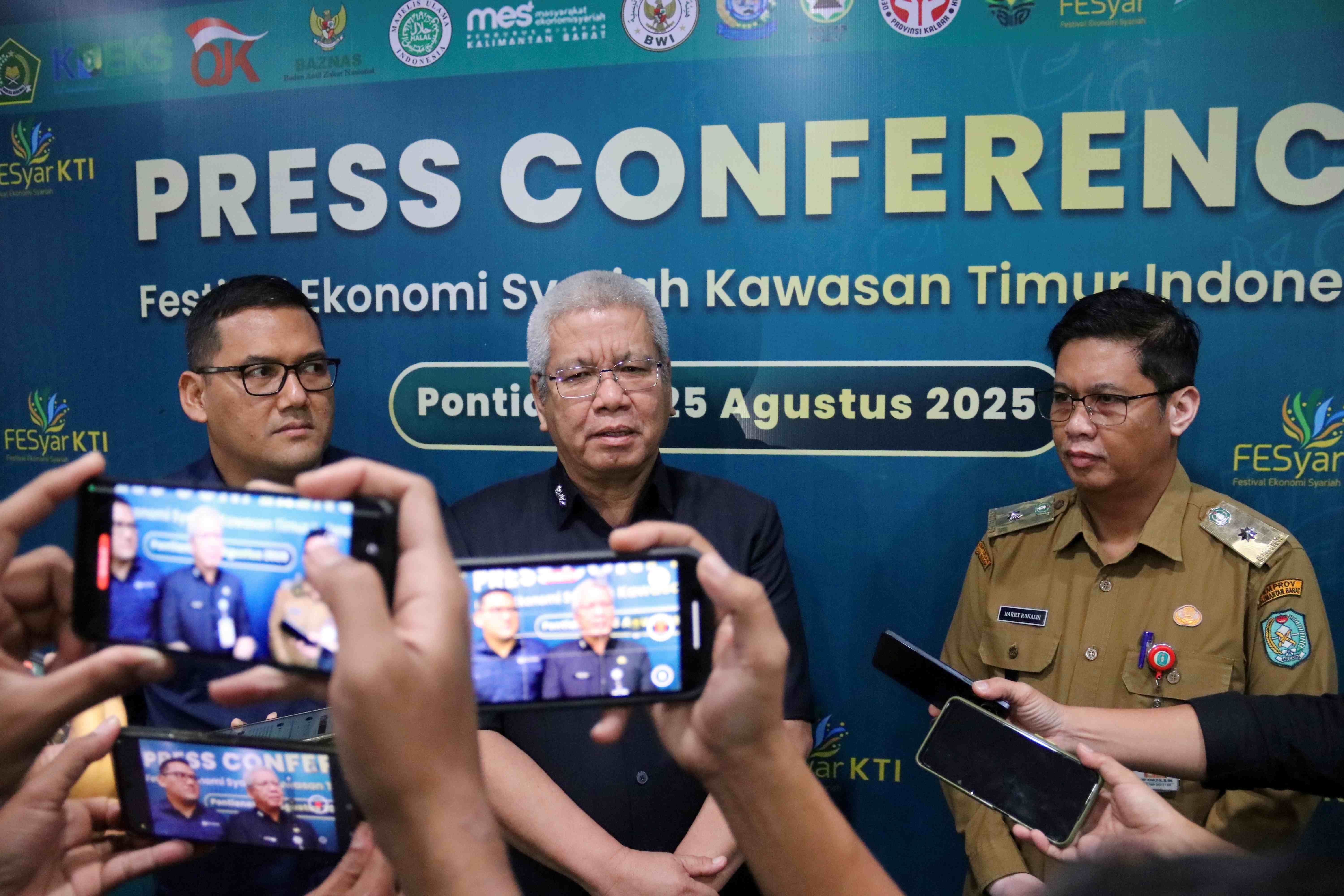 Harisson, Sekda Kalbar, menyampaikan pentingnya penguatan literasi dan inklusi ekonomi syariah dalam konferensi pers FESyar KTI 2025 di Kantor Perwakilan BI Kalbar, Senin 25 Agustus 2025.