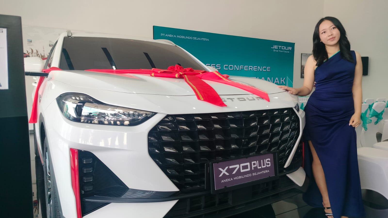 SUV Baru: Jetour resmi membuka showroom pertamanya di Pontianak. Model Jetour Dashing ditawarkan mulai Rp364,4 juta OTR Pontianak, sedangkan Jetour X70 Plus mulai Rp375,4 juta.