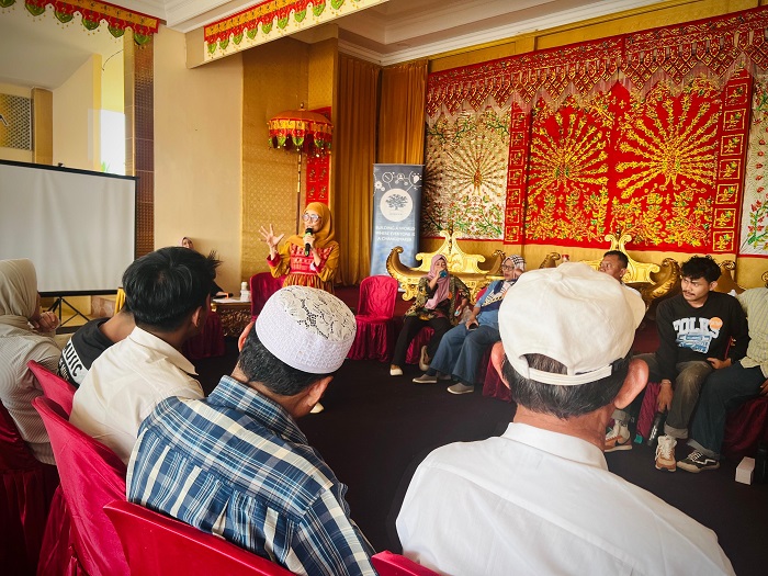 DISKUSI: Sesi diskusi dalam kegiatan Pelatihan Penggerak Kawasan Yuka Gerakan Pembaharu yang digelar Rumah Adat Bugis Saoraja Aliri Mpero Pontianak, Selasa di (26/8).