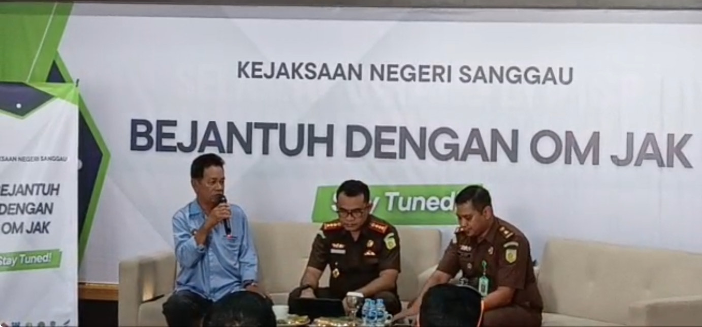 WARAH BEJANTUH: Kejaksaan Negeri Sanggau saat menggelar kegiatan Warah Bejantuh di Sanggau.