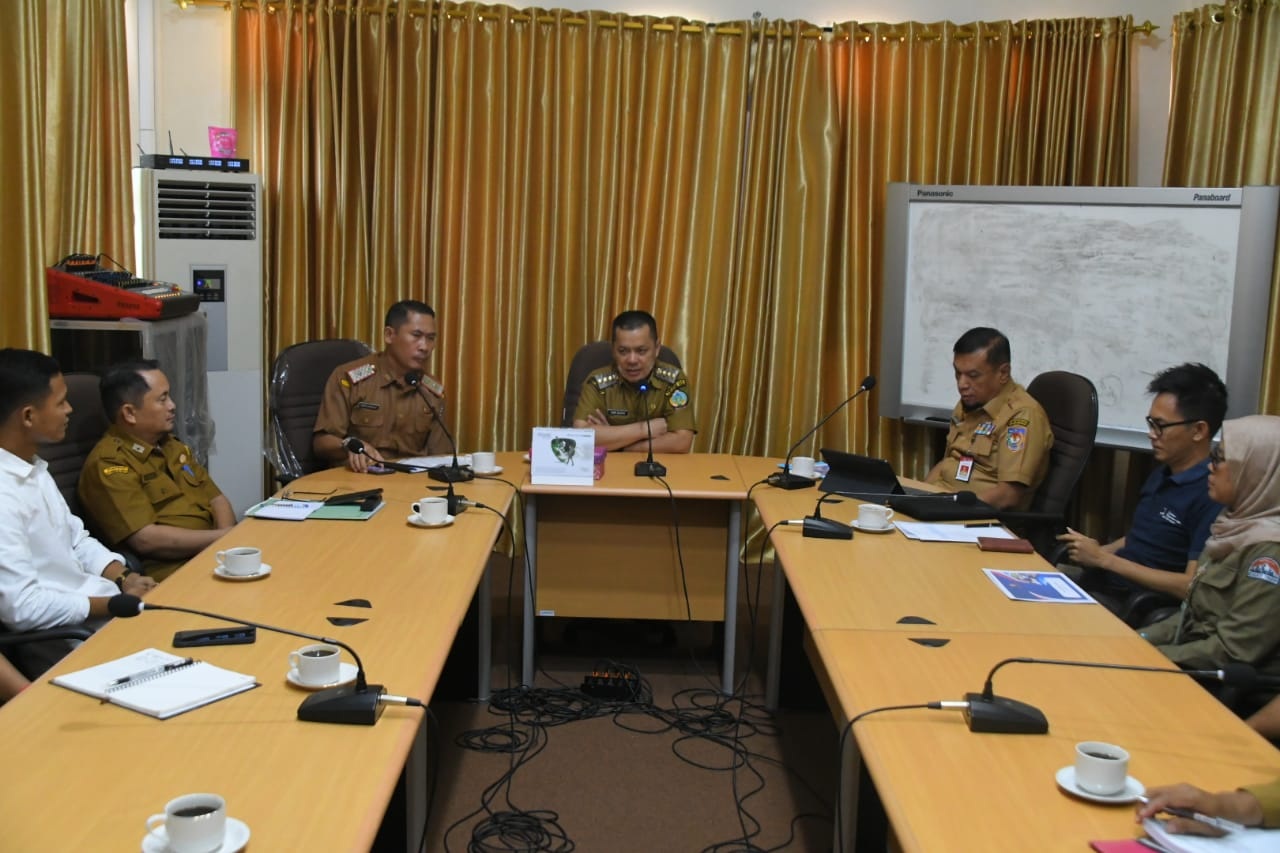 MONEV : Bupati Kayong Utara, Romi Wijaya, saat menerima kunjungan monitoring dan evaluasi (Monev) pembangunan Satuan Pelayanan Pemenuhan Gizi (SPPG).&nbsp;