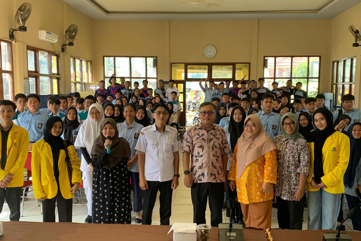 UT Pontianak menggelar program Pengabdian kepada Masyarakat (PkM) di SMKN 4 Pontianak, Rabu (28/8).