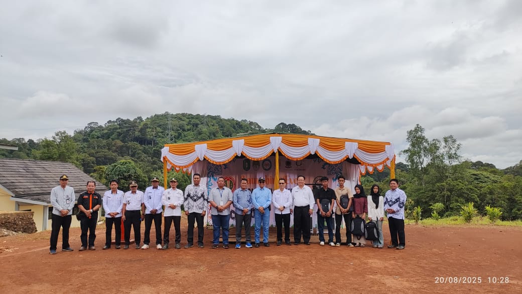 Momen kebersamaan launching GARDA ATS GERPENDIK, wujud sinergi industri, pemerintah, dan masyarakat Sandai untuk pendidikan.