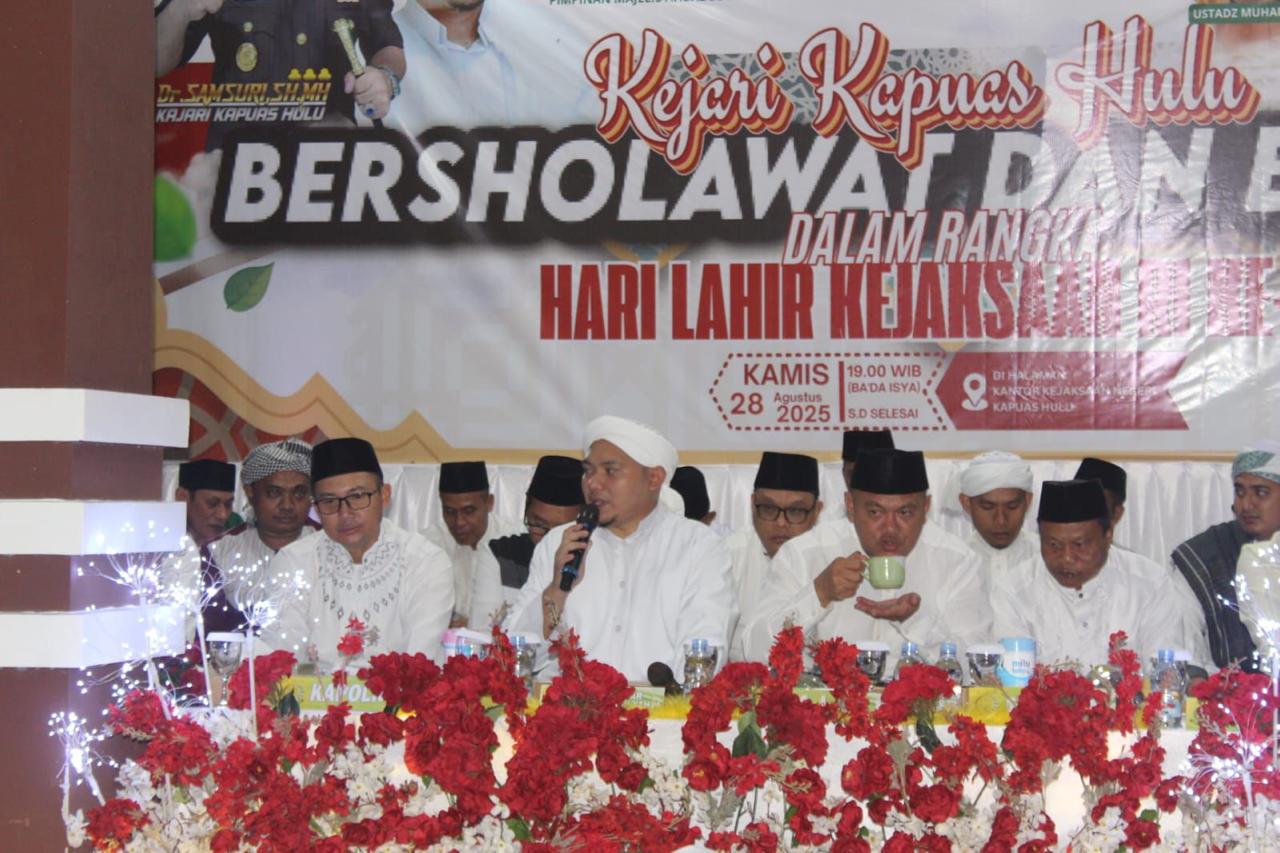 Sholawat dan doa bersama yang digelar Kejari Kapuas Hulu dalam peringatan hari lahir Kejaksaan RI ke 80.