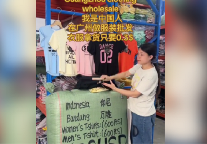Tangkapan layar akun TikTok @yinnijofq1n yang diduga menampilkan pakaian impor dari China dan akan segera dikirim ke Indonesia. [Foto: TikTok/yinnijofq1n]