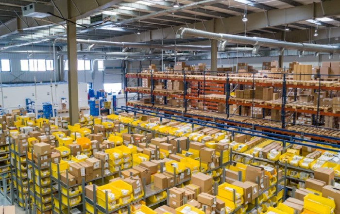 Sales Counter JNE Agen IKN 001 resmi dibuka di Hunian ASN 4, menandai awal konektivitas logistik di pusat pemerintahan baru. [Unsplash/Adrian Sulyok]