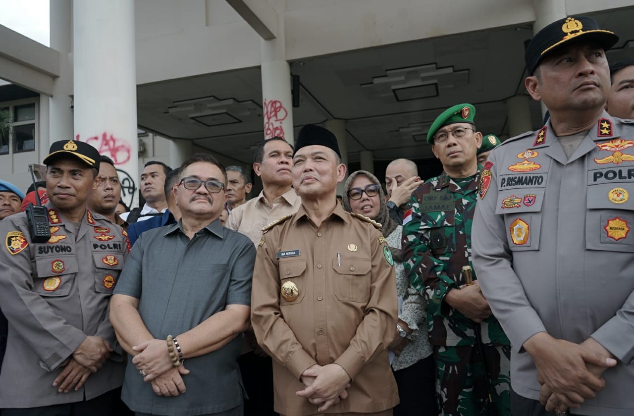 Gubernur Kalbar Ria Norsan bersama jajaran Forkopimda meninjau langsung aksi demonstrasi mahasiswa di DPRD Kalbar.