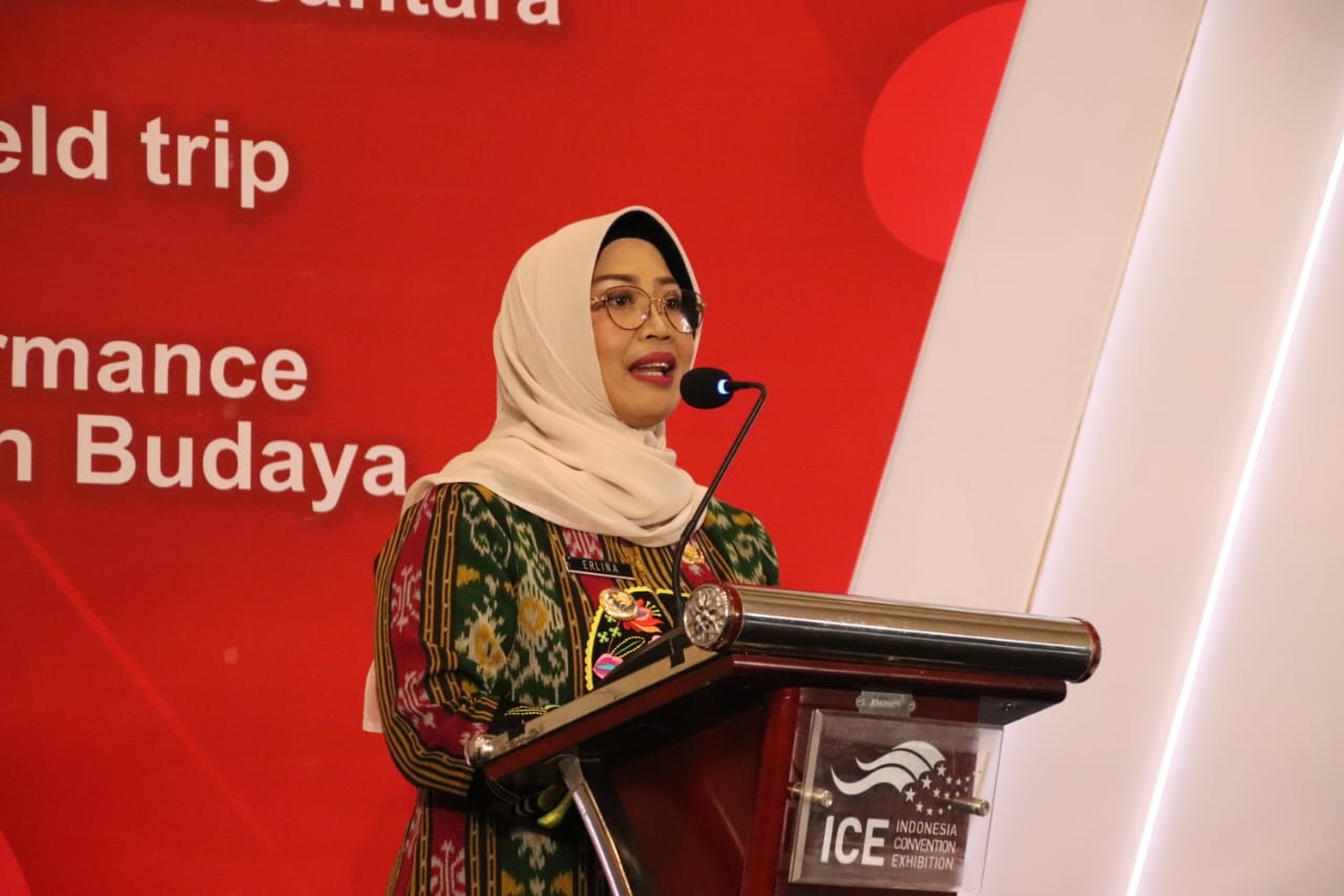 SAMBUTAN: Bupati Erlina memberikan sambutan pada pembukaan Workshop Procurement dalam rangkaian Apkasi Otonomi Expo 2025