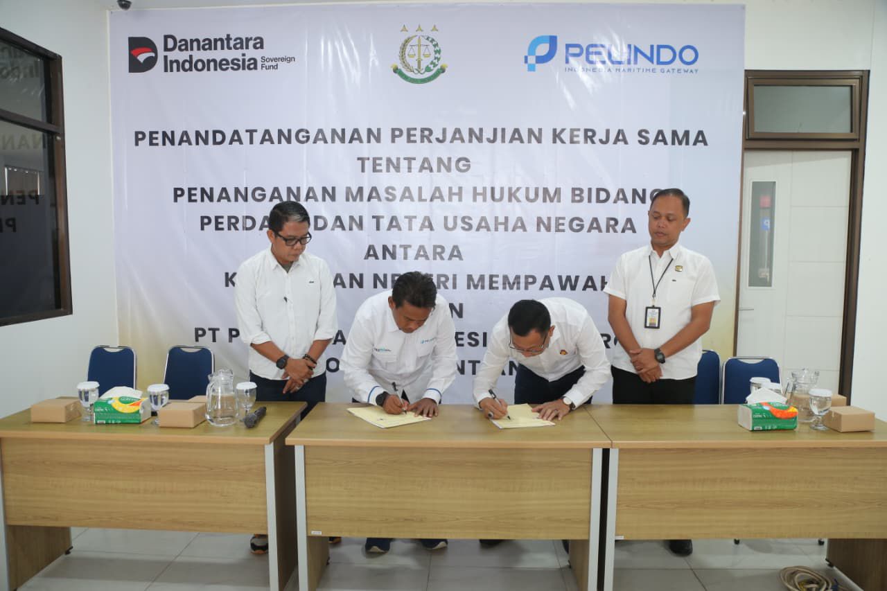 Penandatanganan kerja sama penanganan masalah hukum perdata dan TUN antara Kejari Mempawah dan PT Pelindo Regional 2 Pontianak, Senin (1/9/2025)
