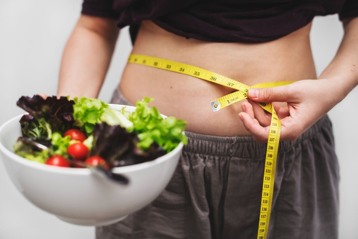 Ilustrasi menurunkan berat badan tanpa harus diet ketat dengan metode Healthy Eating Plate.