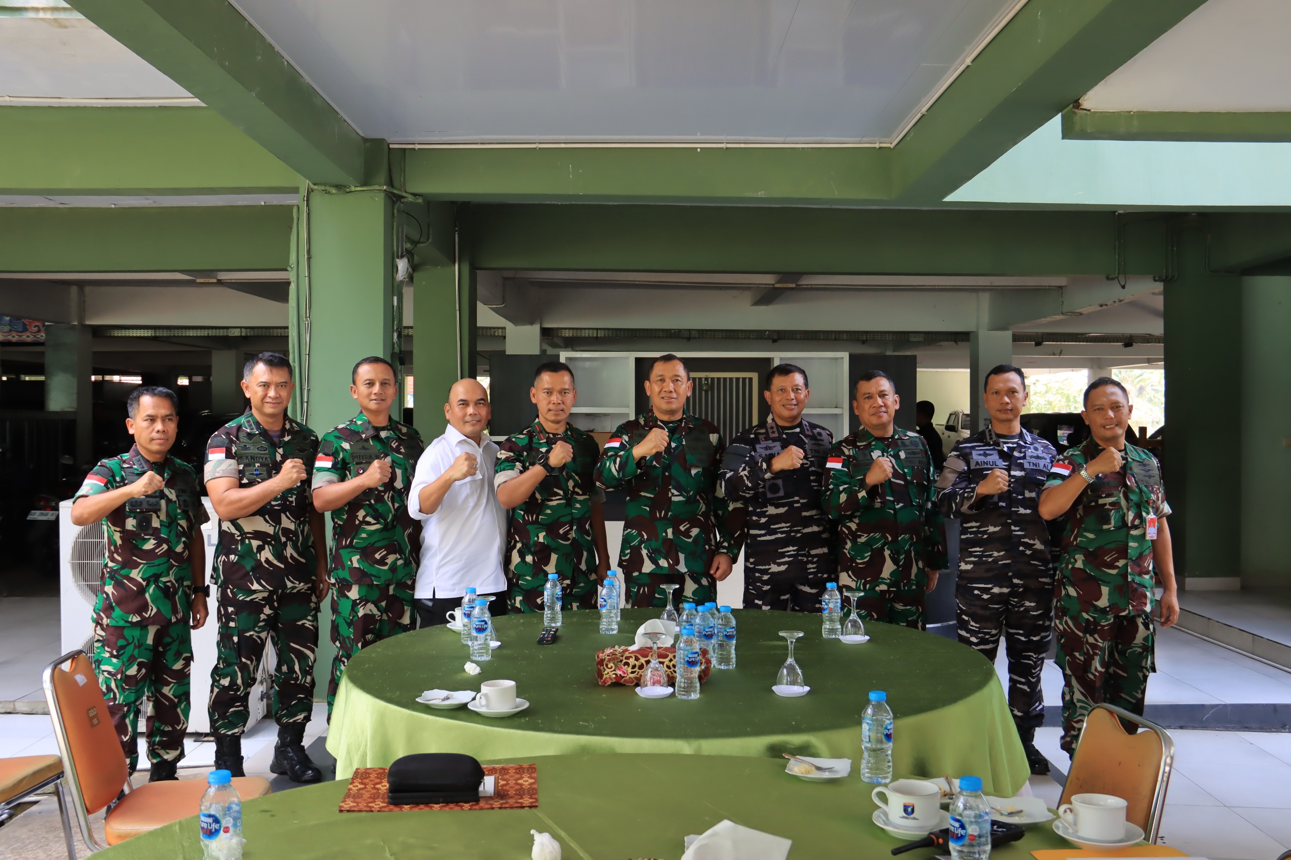 Pangdam XII/Tanjungpura bersama jajaran TNI dari tiga matra dan Binda Kalbar memperkuat sinergi menjaga Kamtibmas.