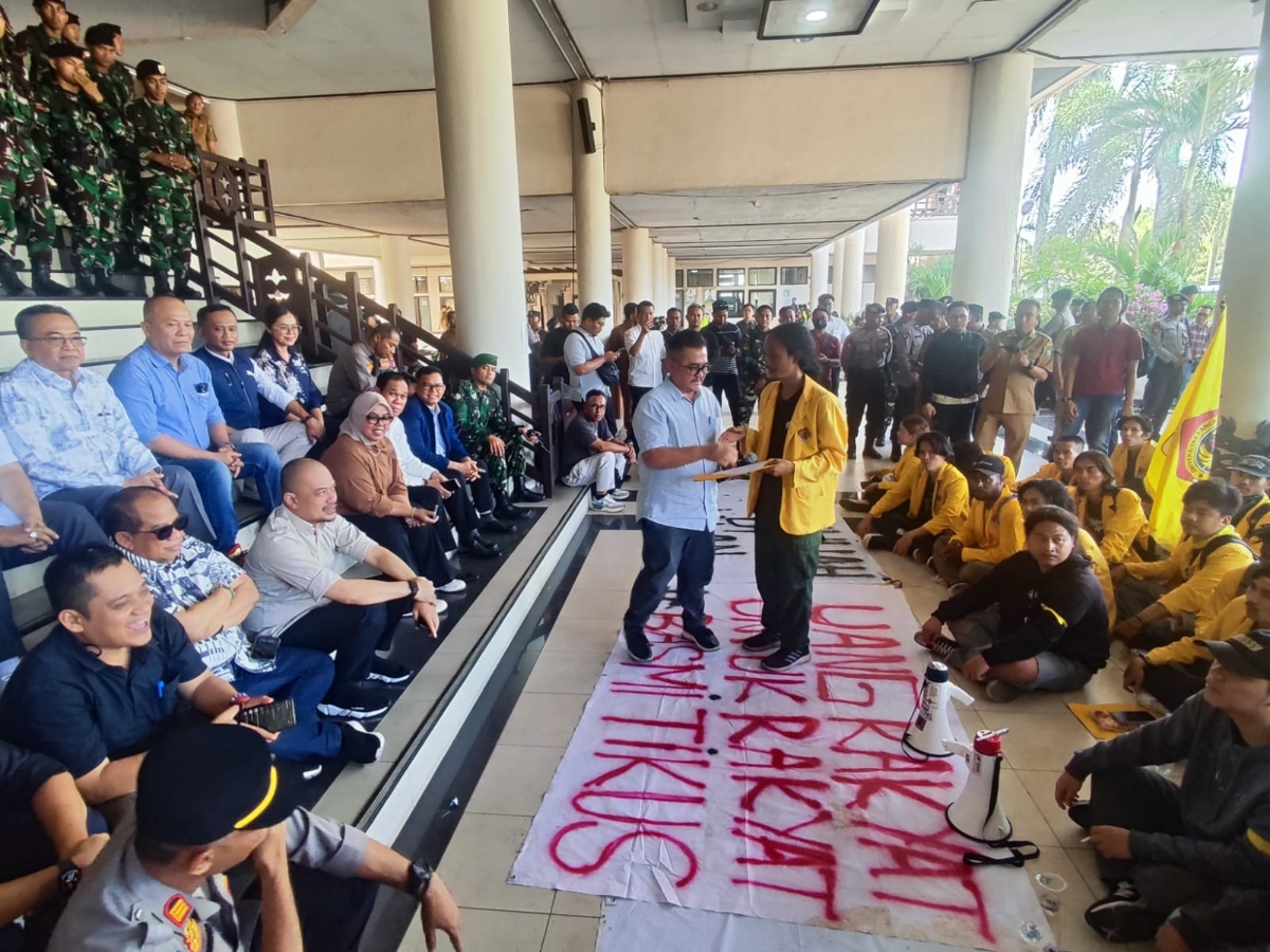BEM UPB Pontianak menyampaikan aspirasinya kepada pimpinan DPRD Kalbar, Selasa (2/9/2025).