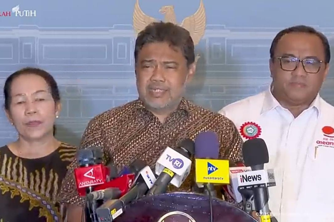Perwakilan serikat pekerja memberikan keterangan kepada awak media usai pertemuan dengan Presiden Prabowo Subianto di Istana Negara, Jakarta, Senin (1/9/2025).