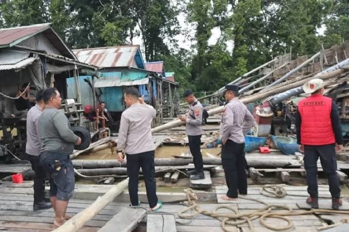PETI : Kegiatan PETI Dusun Penembur Desa Geruguk Kecamatan Boyan Tanjung yang pernah ditertibkan Polres Kapuas Hulu.