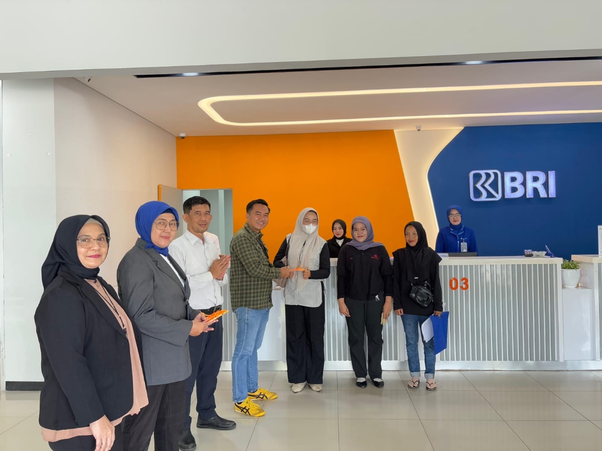 BRI Cabang Singkawang peringati hari pelanggan nasional dengan terus meningkatkan layanan dan loyalitas nasabah.