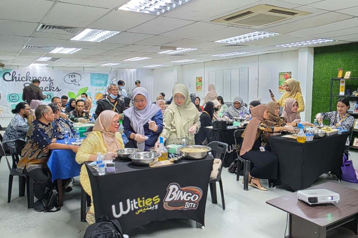Kunjungan industri mahasiswa MM FEB Untan ke Haliza Industries, Pulau Pinang, Malaysia.