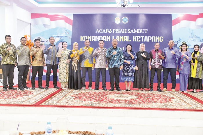 PISAH SAMBUT : Pisah sambut Komandan Pangkalan TNI Angkatan Laut (Danlanal) Ketapang, dari Letkol Laut (P) Ivan Halim, S.H., M.Tr. Opsla, kepada Letkol Laut (P) Avif Hidayaturohman, S.T., M.Tr. Opsla.