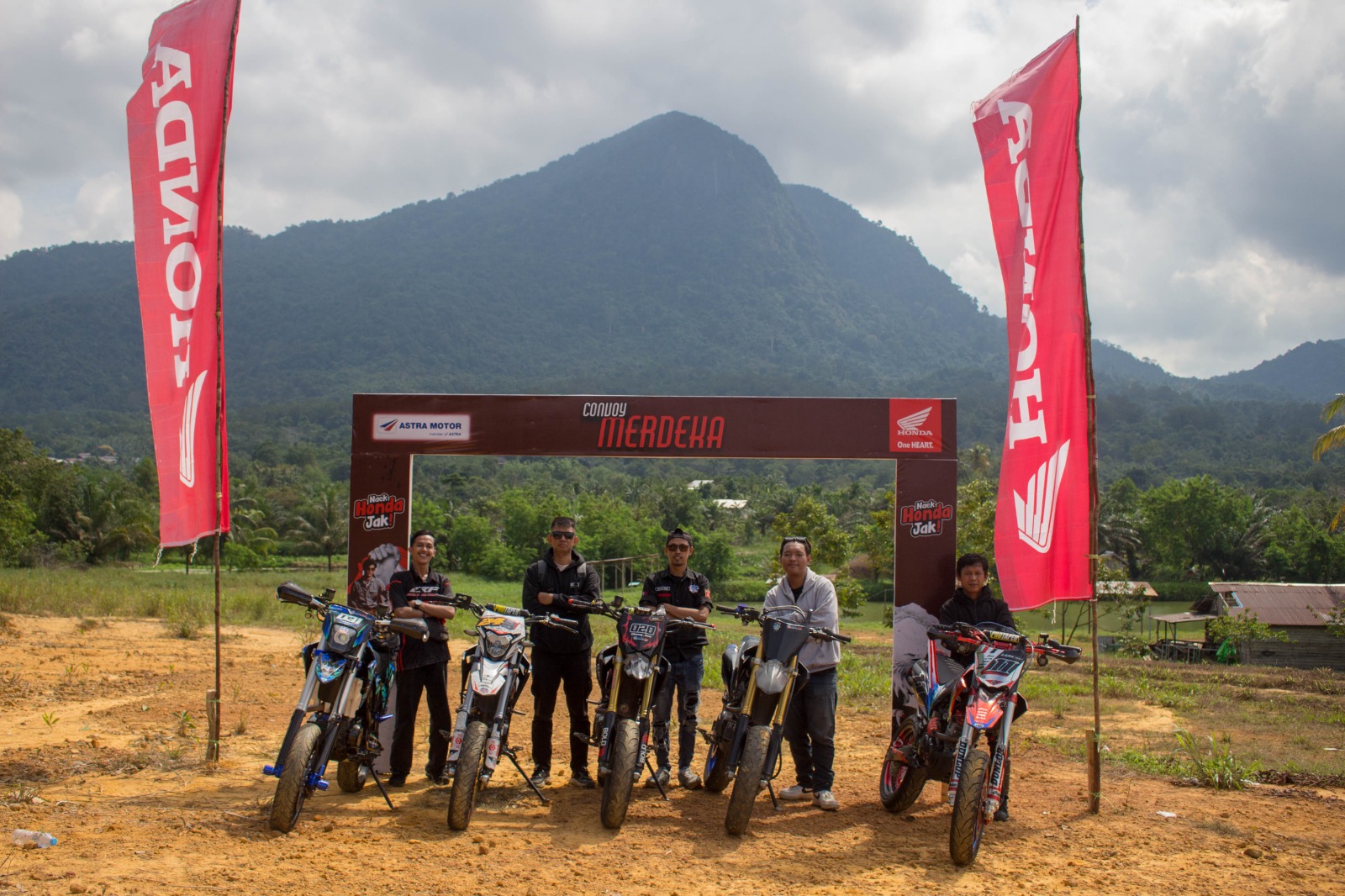 Convoy Merdeka ala camping adventure yang digelar Astra Motor Kalbar.