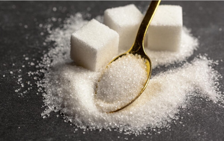 Soda diet dan yoghurt rendah kalori bisa mengandung pemanis buatan yang berisiko mempercepat penuaan otak. (Foto: Freepik/fabikasimf)