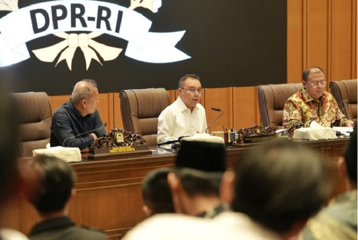 Wakil Ketua DPR RI Sufmi Dasco Ahmad menyampaikan kebijakan penghentian gaji anggota dewan yang dinonaktifkan partai. [Foto: Instagram/sufmi_dasco]
