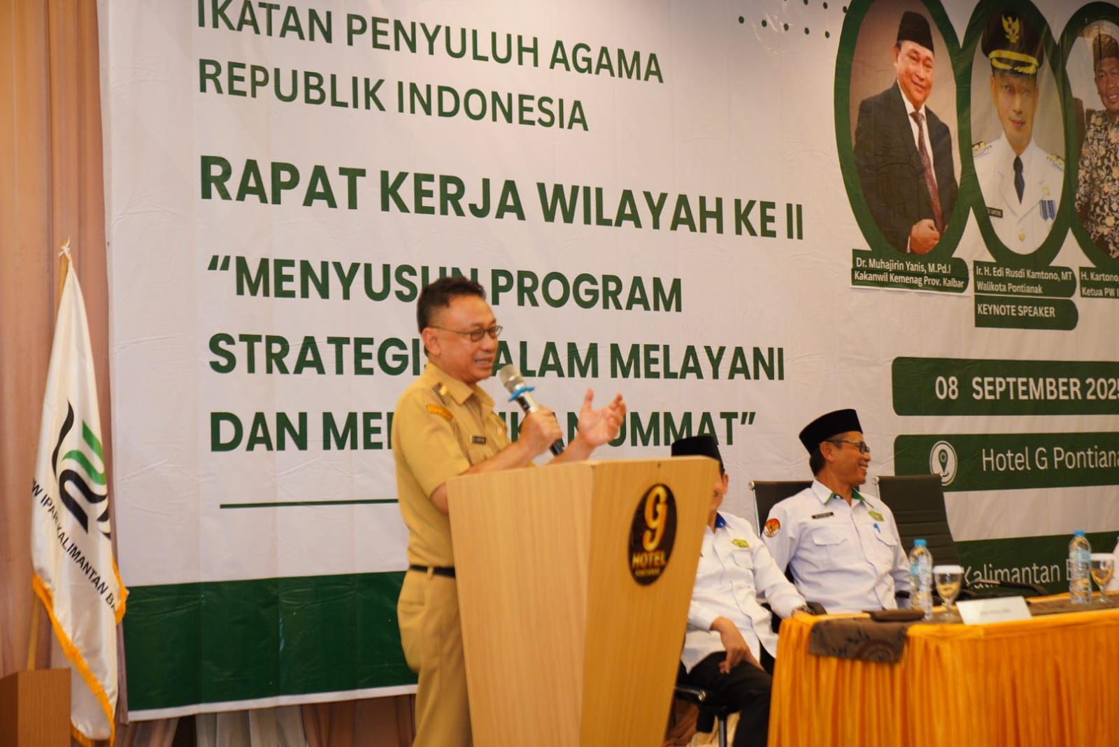 RAKERWIL: Wali Kota Pontianak Edi Rusdi Kamtono menjadi pembicara pada Rakerwil IPARI Kalbar.
